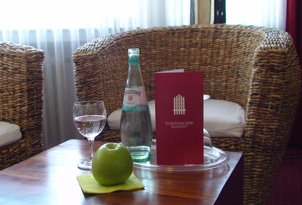 Hotel Cascade Superior Düsseldorf Exterior foto